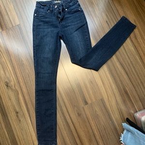 Juniors dark wash denim jeans!
